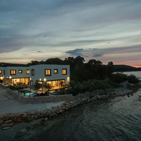 Royal House 1 * Pašman