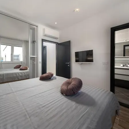 Royal House 1 * Pašman