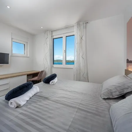 Royal House 1 * Pašman
